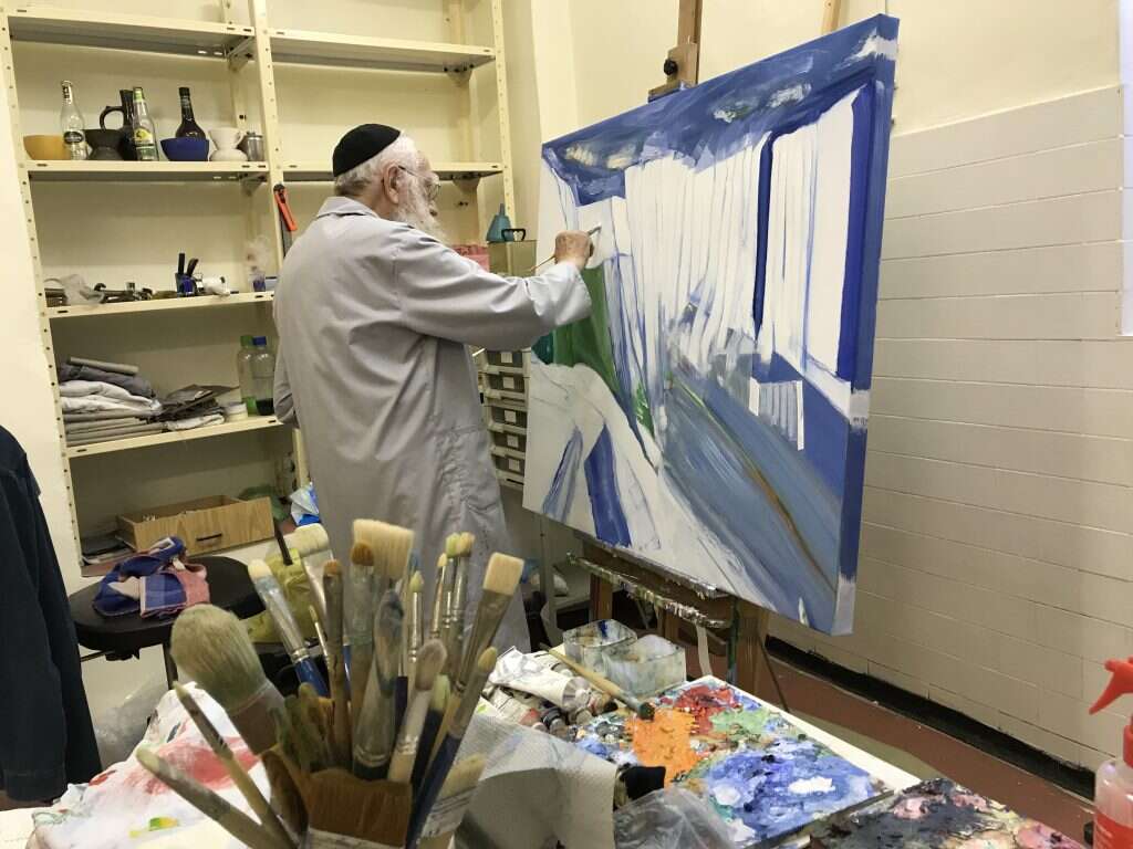 טוביה כץ מצייר בסטודיו. | יורם בוזגלו