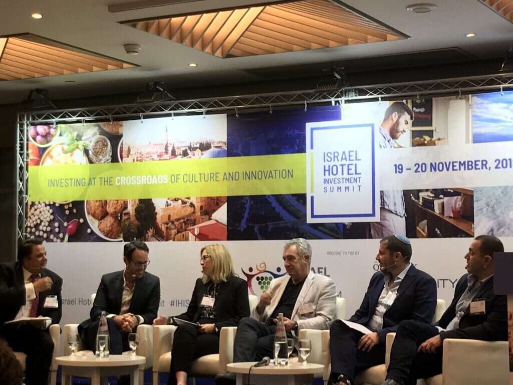 כנס משקיעים בתיירות בת"א. במרכז: עמי פדרמן, שני משמאל, ליאון אביגד. | ישי הולנדר