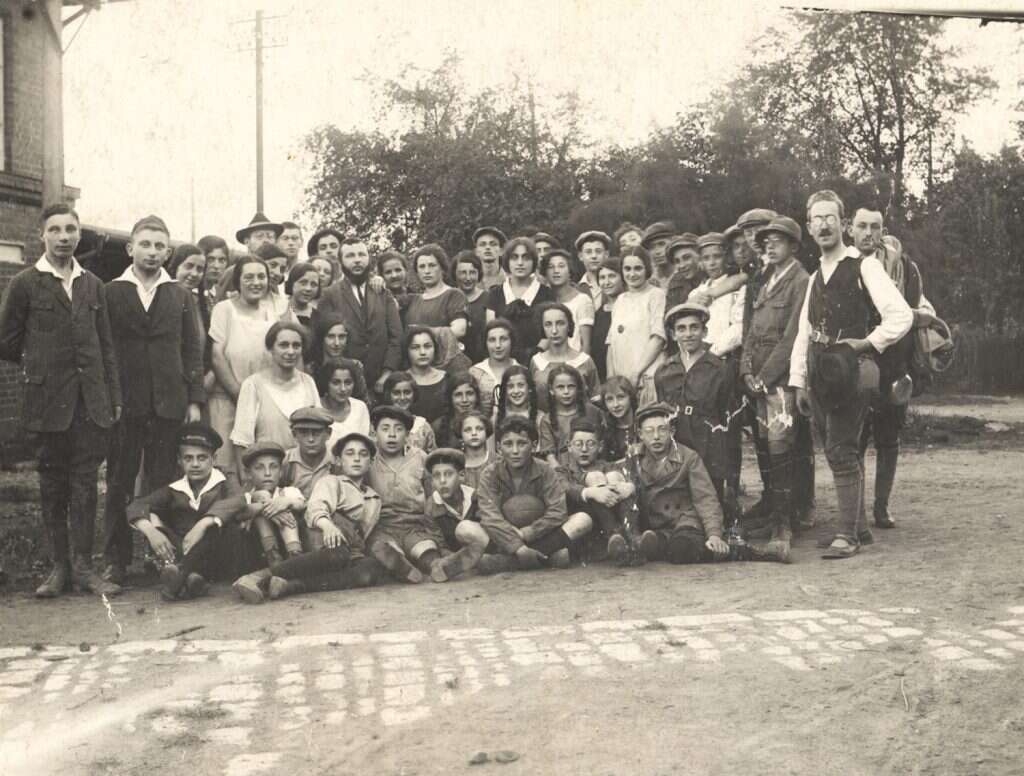 היסטוריה לא מוכרת, גם לא לחניכי עזרא. ראשוני התנועה בגרמניה. | וקיפדיה