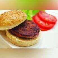 ההמבורגר המלאכותי הראשון בעולם, שגודל בתרבית. | רויטרס