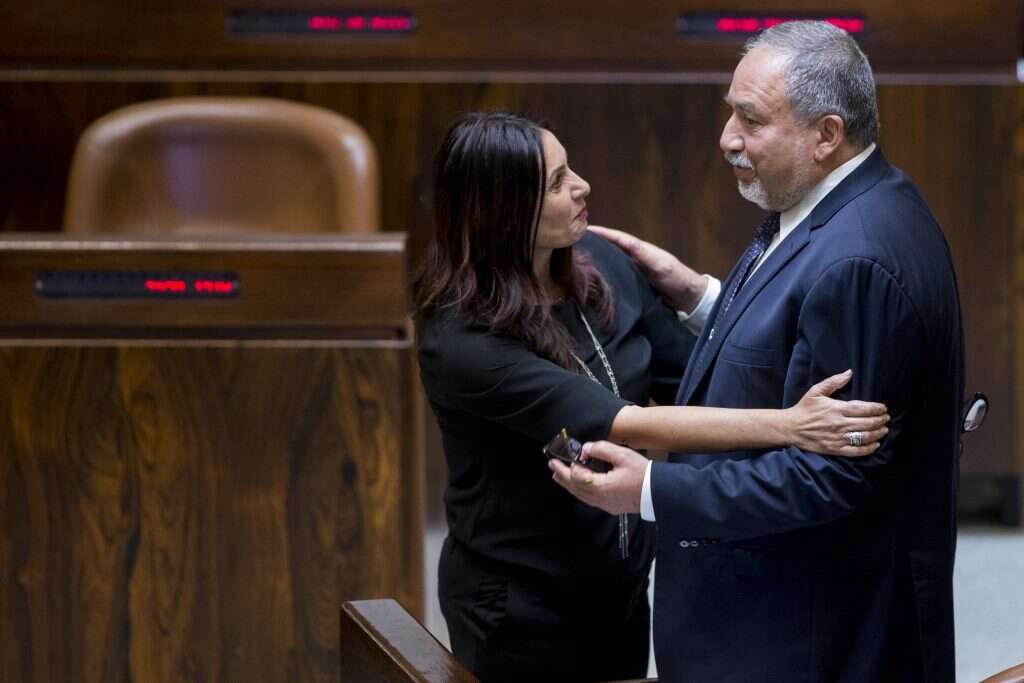 השרה מירי רגב וח''כ אביגדור ליברמן. | יונתן זינדל, פלאש90 השרה מירי רגב וח''כ אביגדור ליברמן. | יונתן זינדל, פלאש90