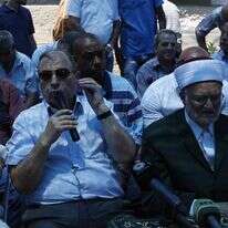 "מושל ירושלים" הפלסטיני (משמאל) נואם בשייח' גראח, 2017. | AFP