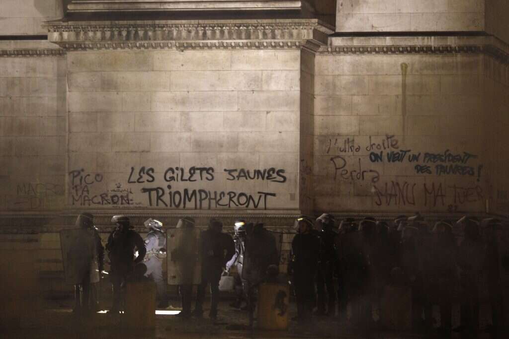 הכיתוב על שער הניצחון. | AP