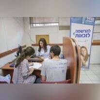 נרשמים למחיר למשתכן. אילוסטרציה. | יהושע יוסף