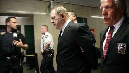 הארווי ויינסטין מובל למאסר. | גטי אימג'ס