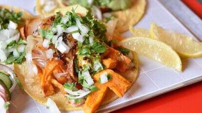 טאקוס לואיס. | חן קורן טאקוס לואיס. | חן קורן