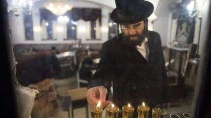 הדלקת נרות חנוכה. | EPA