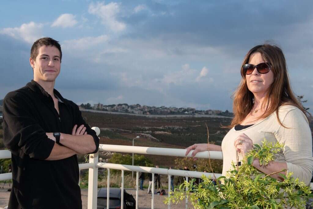 גלית כץ עם בנה שגיב. | אייל מרגולין, ג'יני