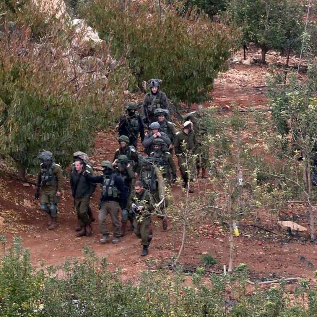 חיילי צה"ל מאתרים מנהרות של חיזבאללה. | AFP