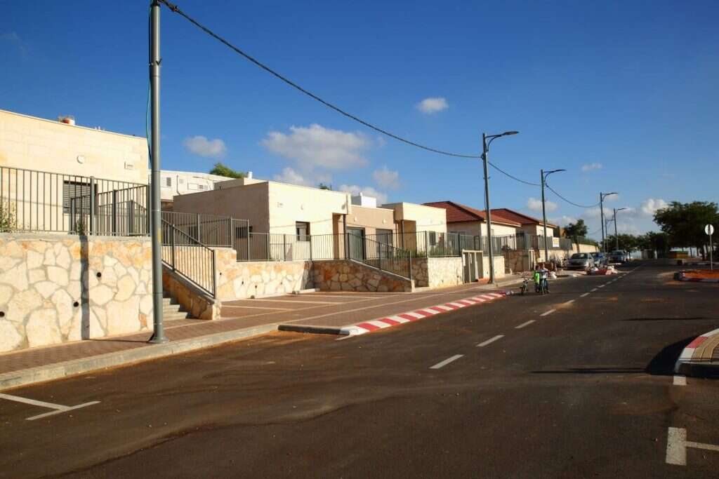 חרשה. | מיכאל אביאור, TPS