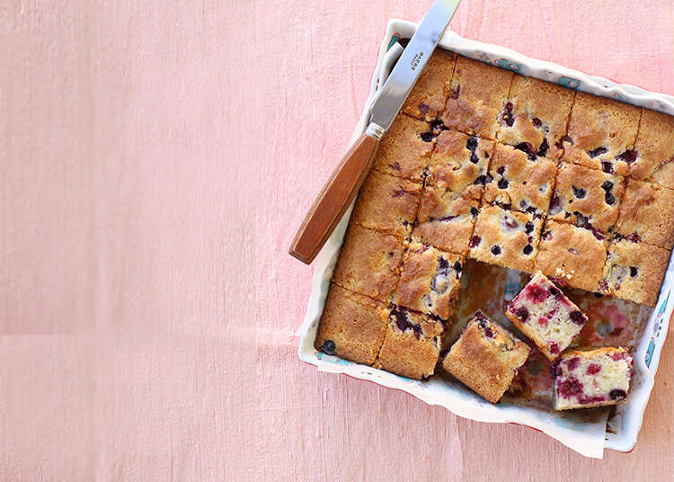 עוגת שוקולד לבן עשירה עם פירות יער. | אפרת ליכטנשטט