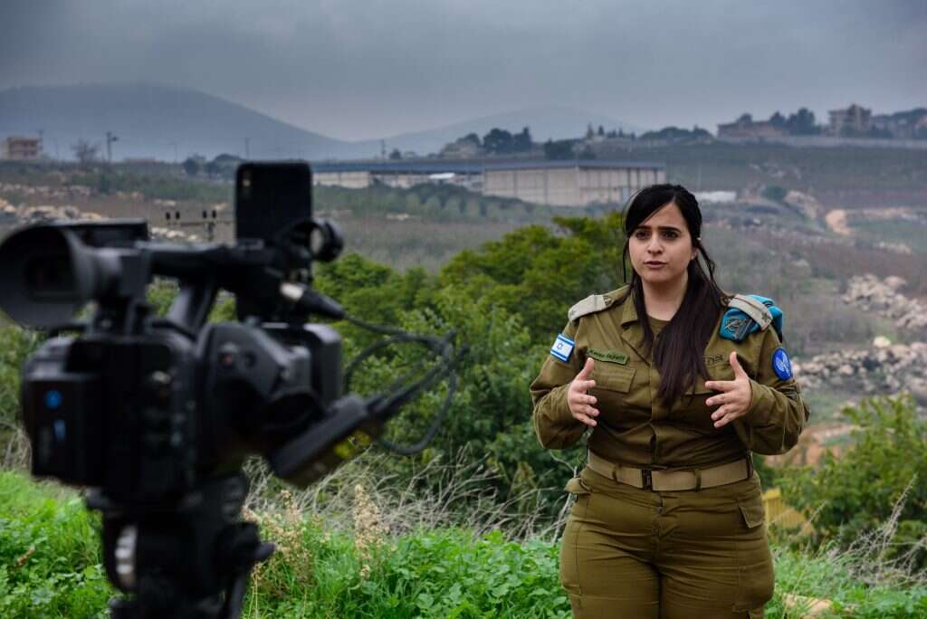 אנשי דובר צה"ל ב | סרטוני הסברה באנגלית שמופצים ברחבי העולם.