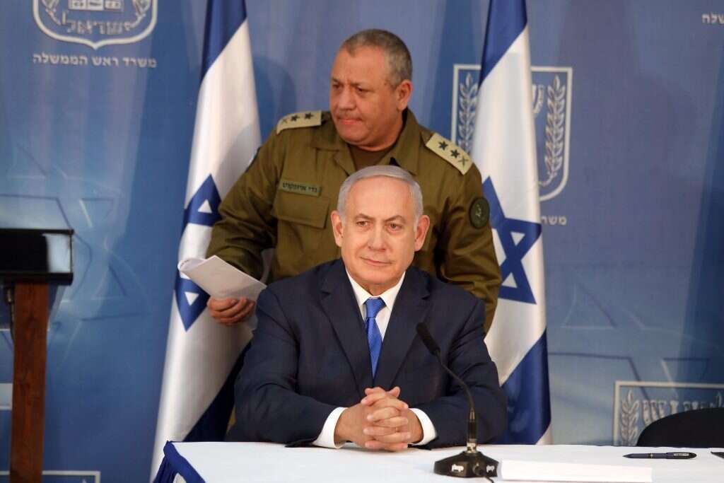 ראש הממשלה בנימין נתניהו והרמטכ"ל גדי איזנקוט. | גדעון מרקוביץ