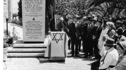 אזכרה בהר ציון. | באדיבות המשפחה, מתוך הספר