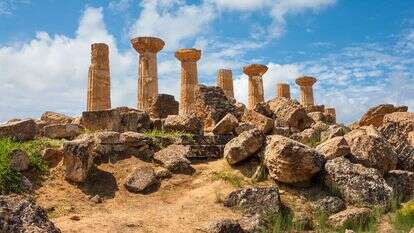 אתר עתיקות יווני באיטליה. | שאטרסטוק