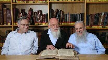 הרבנים ברוך גיגי, יעקב מדן ומשה ליכטנשטיין. | מרים צחי הרבנים ברוך גיגי, יעקב מדן ומשה ליכטנשטיין. | מרים צחי