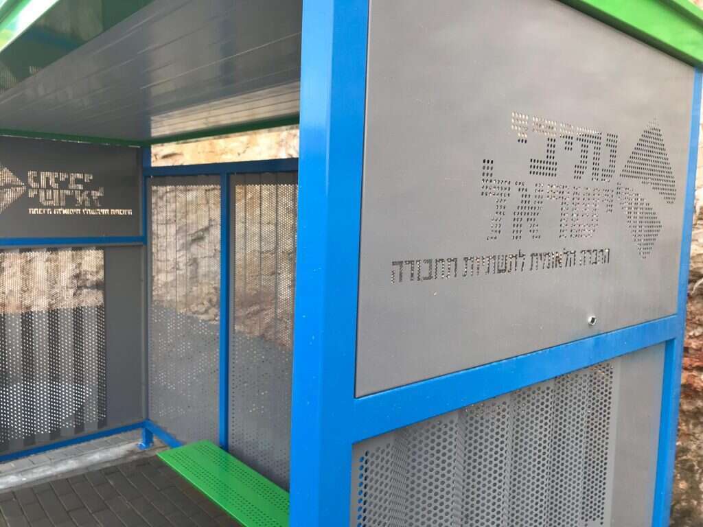 הטרמפיאדה שנפגעה מהירי של המחבל. | אריאל זיגלר