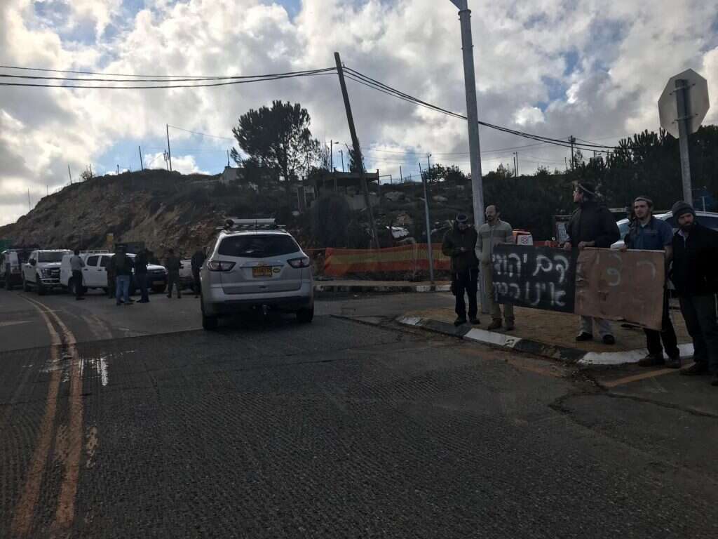 הפגנה ליד זירת הפיגוע. | אריאל זיגלר