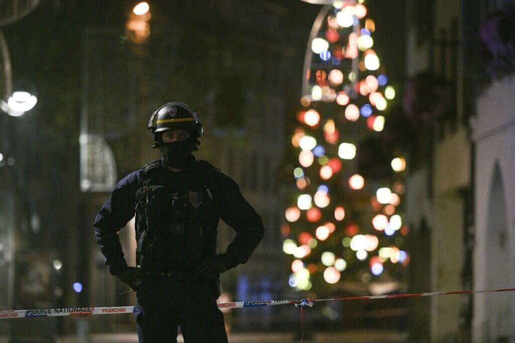 שוטר מפטרל בשטרסבורג לאחר הפיגוע. | AFP