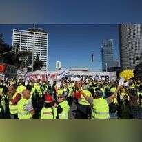 הפגנת "אפודים הצהובים" נגד יוקר המחייה בארץ. | EPA