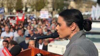 השרה איילת שקד בהפגנה