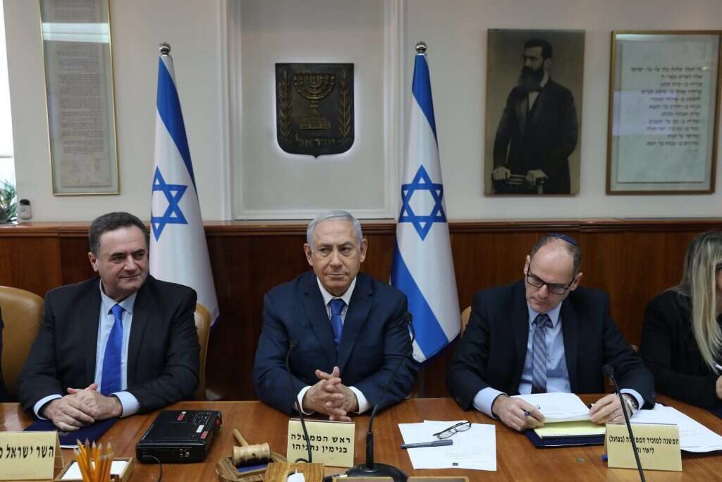 נתניהו וישראל כ''ץ בישיבת הממשלה | EPA