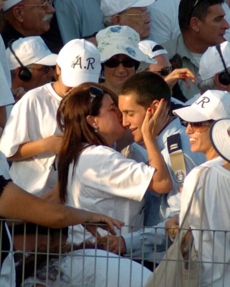 רונה רמון עם בנה אסף, בטקס סיום קורס הטיס שלו, 2009. | דודו גרינשפן, פלאש 90