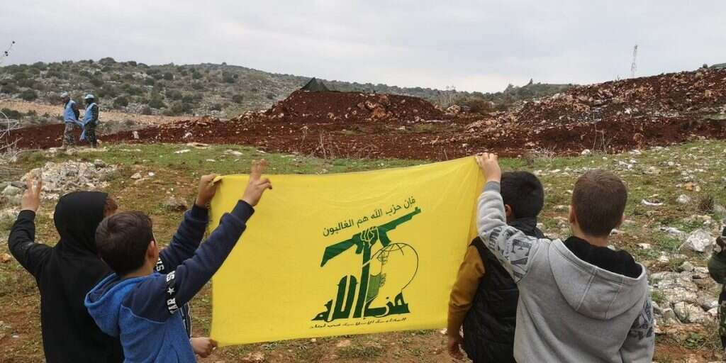 ילדים לבנונים בסמוך לעבודות  בגבול לבנון