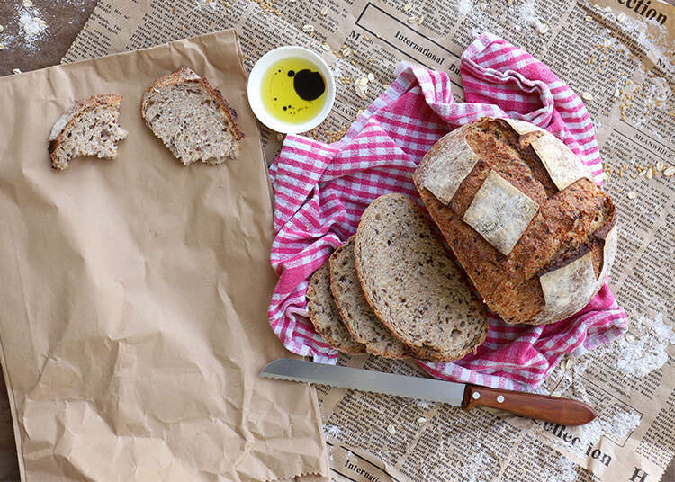 לחם מחמצת חמישה דגנים עם קמח מלא. | אפרת ליכטנשטט