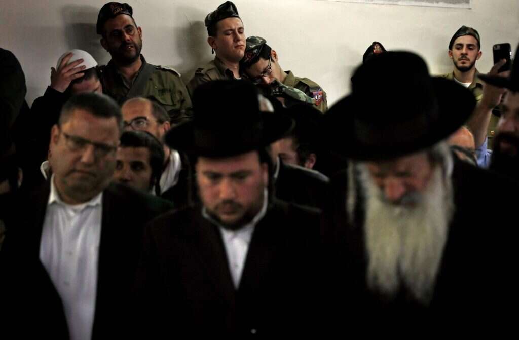 מתאבלים על יוסף כהן ז"ל. | AFP