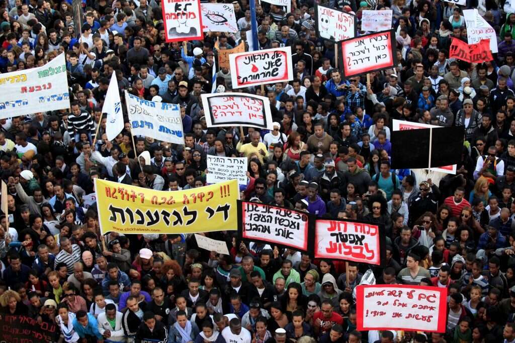 יש רגעים שצריך לזעוק בהם זעקה גדולה ומרה. הפגנת בני העדה האתיופית, קריית מלאכי, 2012. | פלאש 90