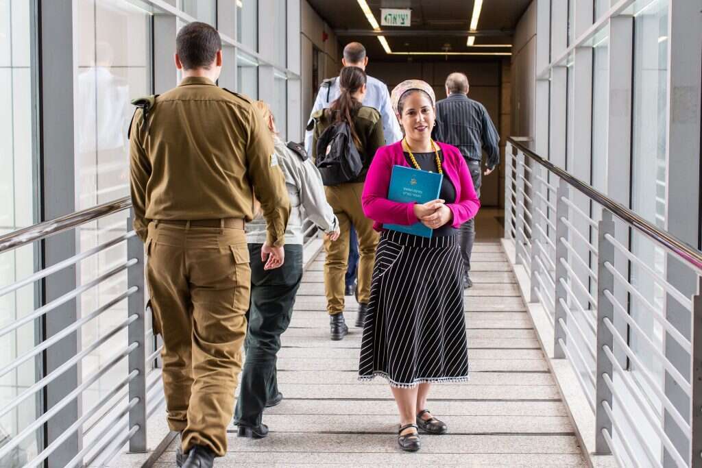 "איננו באים להשתלט על השיח, אנו מציעים בהירות". רעות גרוס, קמ"ט עריכה ומינוח בחטיבת תוה"ד. | אבישג שאר-ישוב