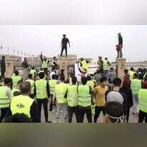 הפגנת האפודים הצהובים בבצרה, בעיראק. | AP