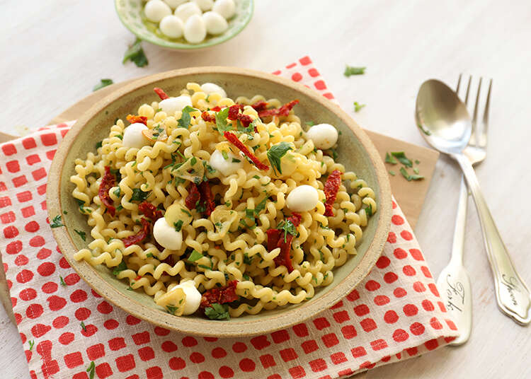 פסטה ברוטב אליו־אוליו. | אפרת ליכטנשטט