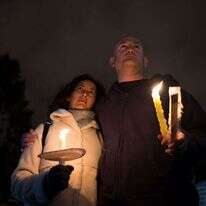 לשוב לדרכו של יוסף שהיה נכון לשלם מחיר יקר כדי להתפייס מחדש. בעצרת לזכר הרוגי הפיגוע בפיטסבורג. | AFP