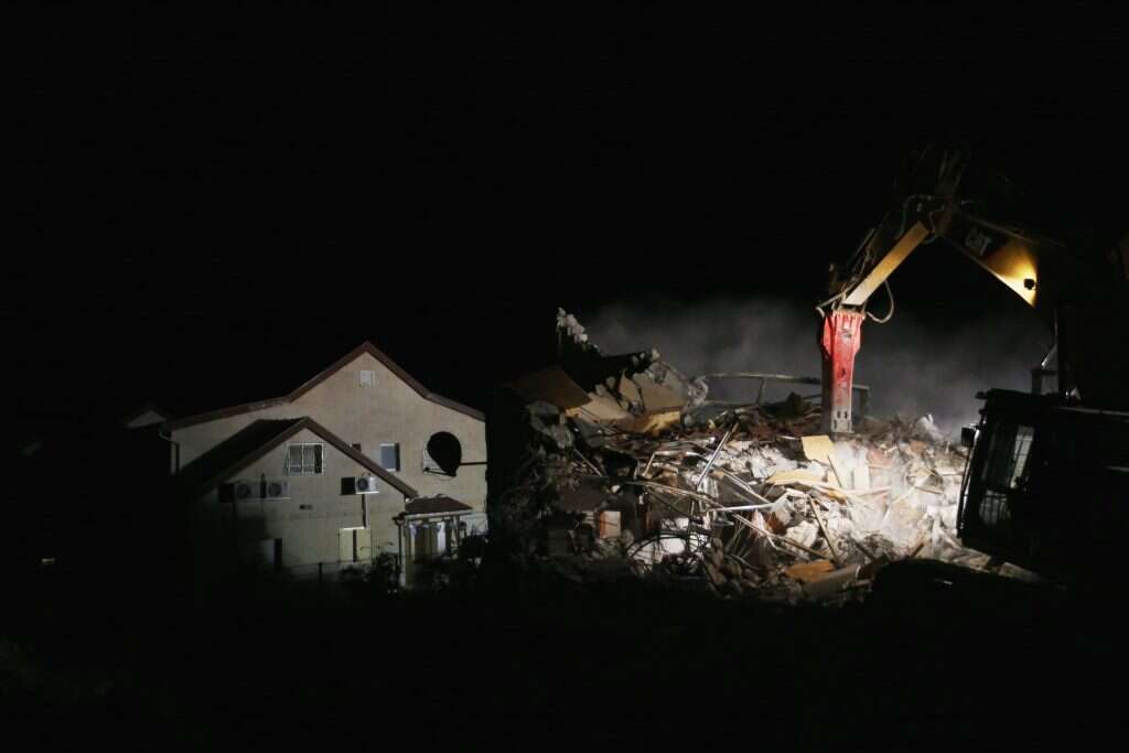 פינוי בית בשכונת היובל בעלי. | מרים צחי פינוי בית בשכונת היובל בעלי. | מרים צחי