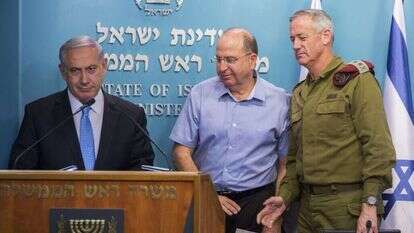 בני גנץ, משה בוגי יעלון ובנימין נתניהו. | יונתן זינדל/פלאש 90