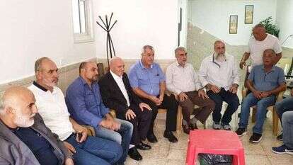 ח"כ גנאים וועדת המעקב עם המחבל המשוחרר מחמוד ג'בארין | צילום מסך מפייסבוק