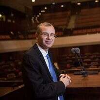 יריב לוין. | אבישג שאר-ישוב