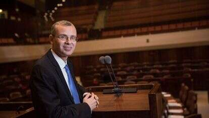 יריב לוין. | אבישג שאר-ישוב