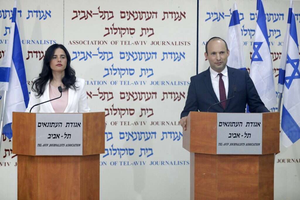 נפתלי בנט ואיילת שקד בהכרזה על פרישתם מהבית היהודי. | EPA