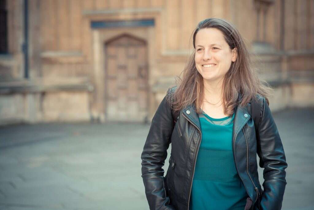 שירה אטינג. | רותם שביט