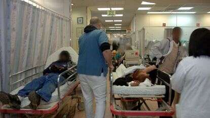 חולים במסדרון. | דודו גרינשפן