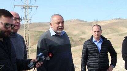 אביגדור ליברמן בביקור בחאן אל-אחמר. | דוברות ישראל ביתנו