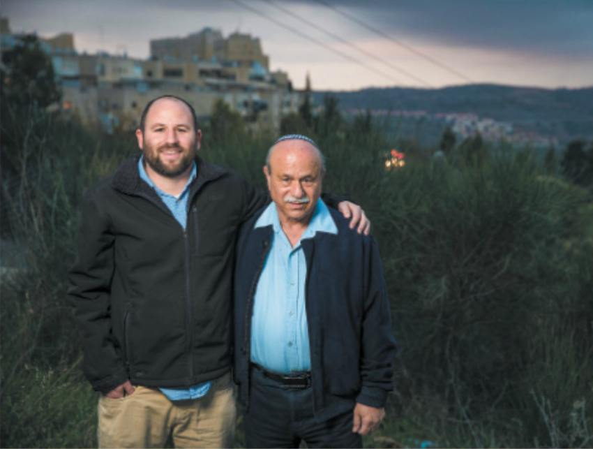 הרב נפתלי רייכנר ובנו יואל. | הדס פרוש/פלאש 90