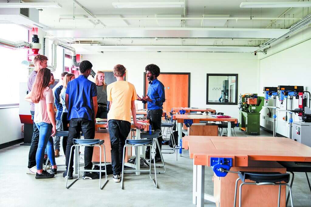 ד"ר אדלר: "החינוך הכללי מצליח להעמיד חינוך איכותי עם בתי ספר גדולים". | שאטרסטוק