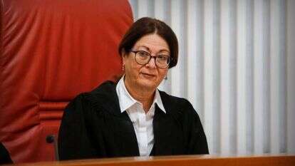 נשיאת העליון אסתר חיות. | אורן בן חקון