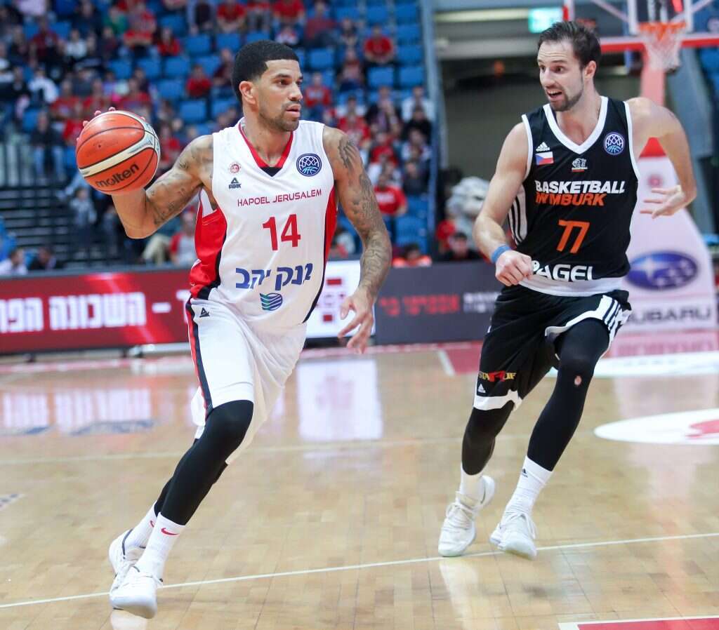 ג'יימס פלדין בפעולה. | דני מרון ג'יימס פלדין בפעולה. | דני מרון