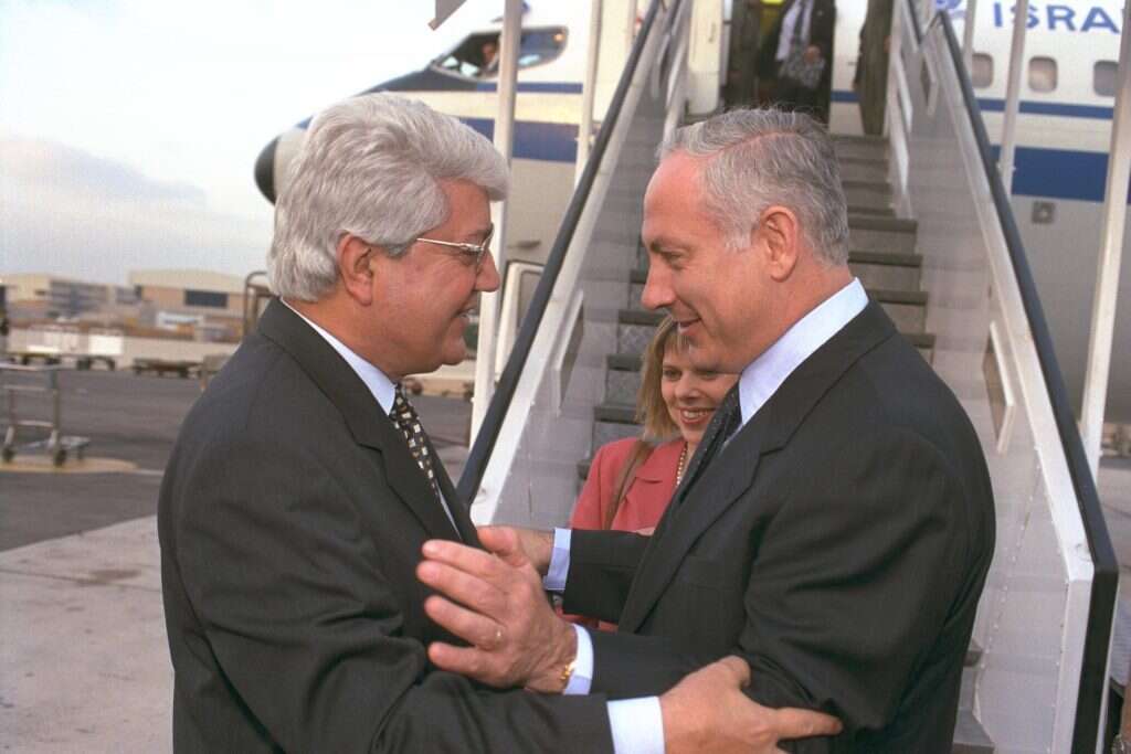 בנימין נתניהו ודוד לוי. | סער יעקב, לע''מ