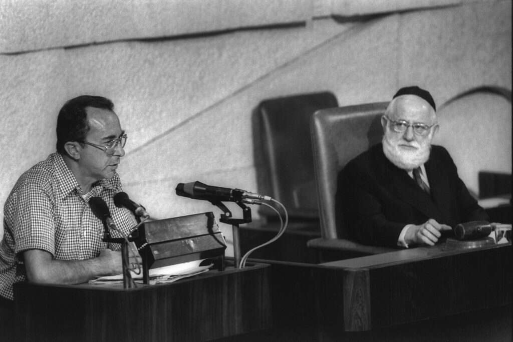 ארנס נואם במליאת הכנסת. | יעקב סער, לע"מ